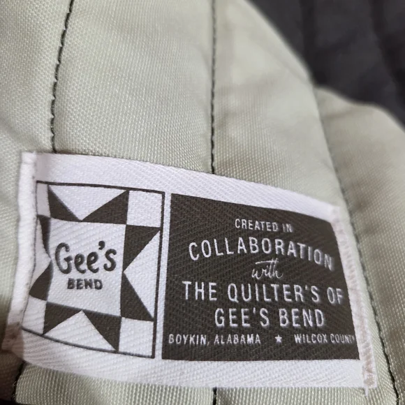 Stylish Green Quilted Women's Bag With Accessory Bag (2 Pc.) - Picture 4 of 7